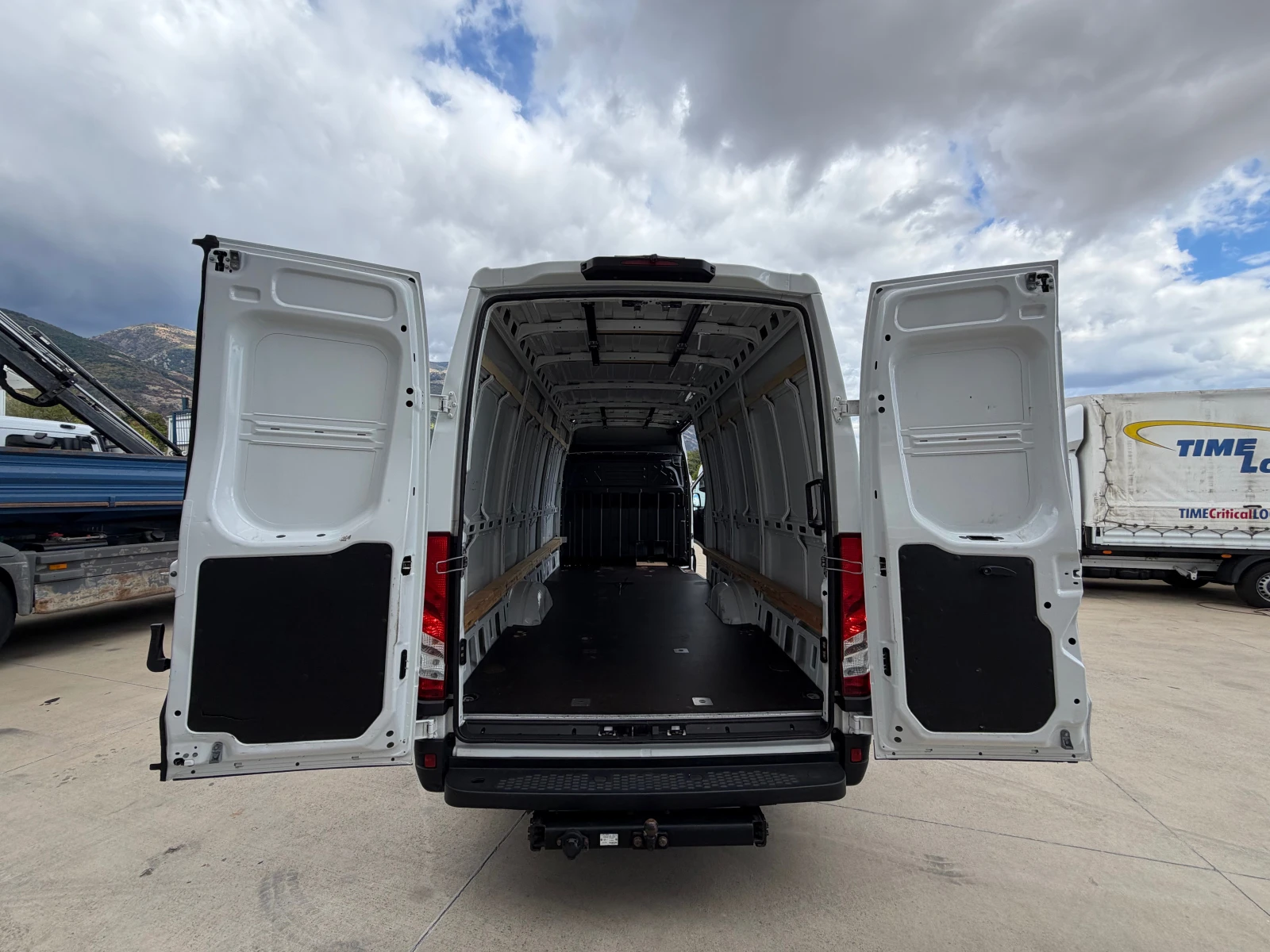 Iveco 35s16 MAXI!LED!2-БРОЯ!EURO6!FULL!ТОП!, снимка 12 - Бусове и автобуси - 56197153