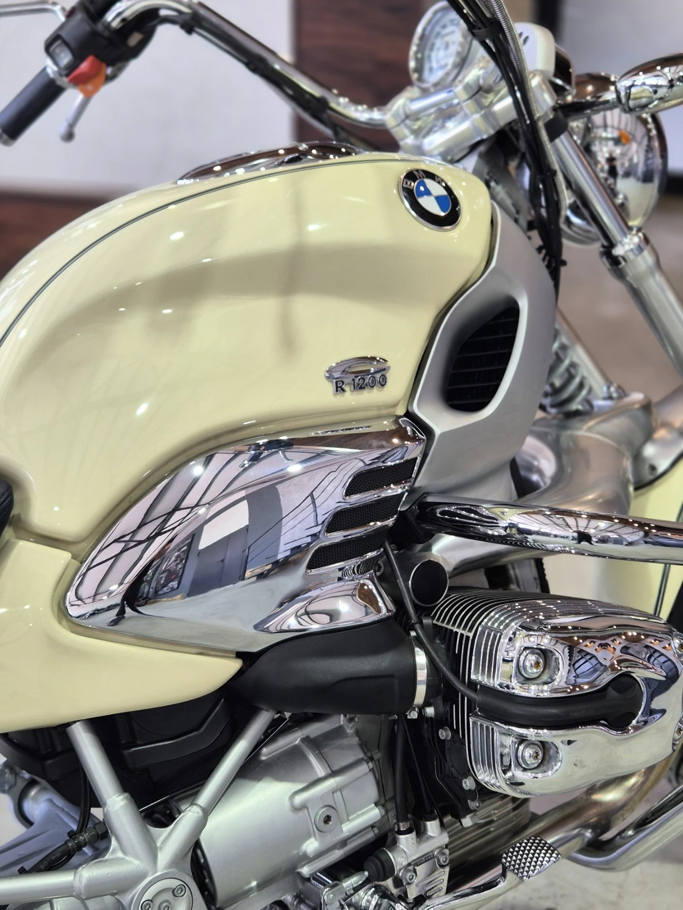 BMW R 1200 C ABS! ТОП състояние! Нов внос от ШВЕЙЦАРИЯ!, снимка 13 - Мотоциклети и мототехника - 54470473