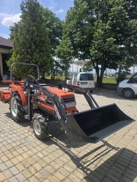 Трактор Kubota Gl 23 с нов челен товарач и фреза, снимка 2