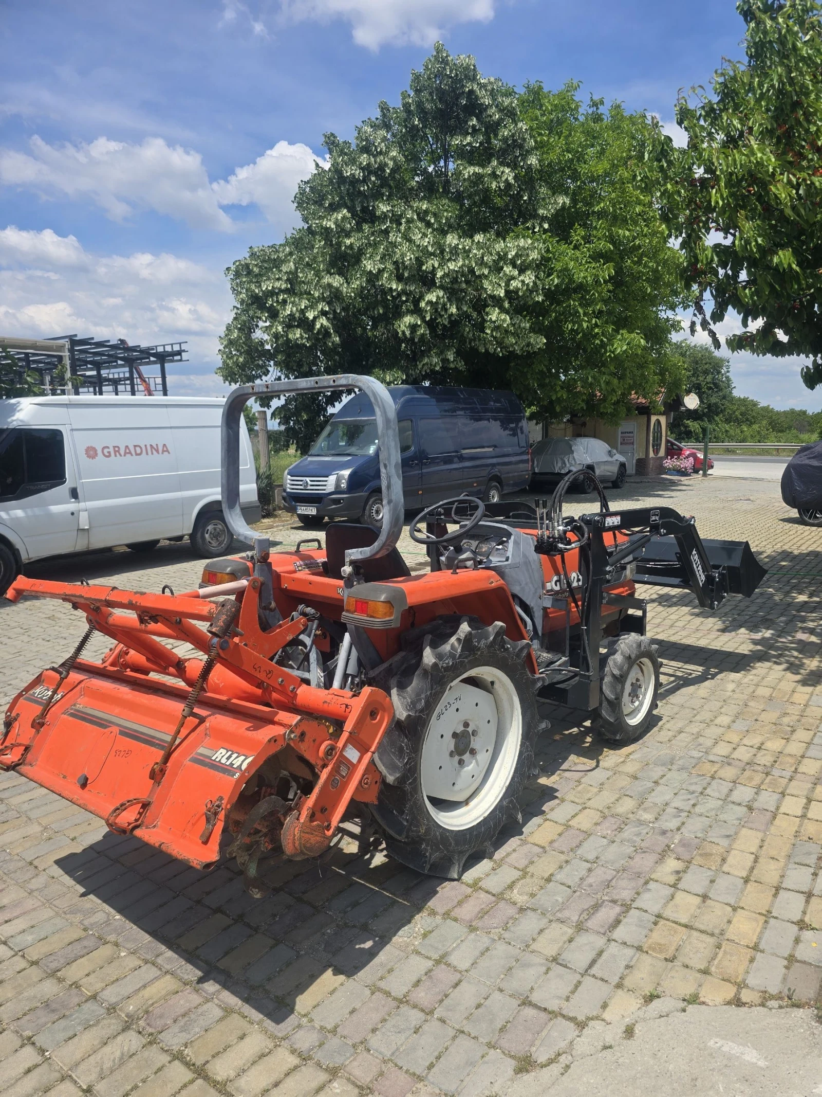 Трактор Kubota Gl 23 с нов челен товарач и фреза, снимка 3 - Селскостопанска техника - 54618284