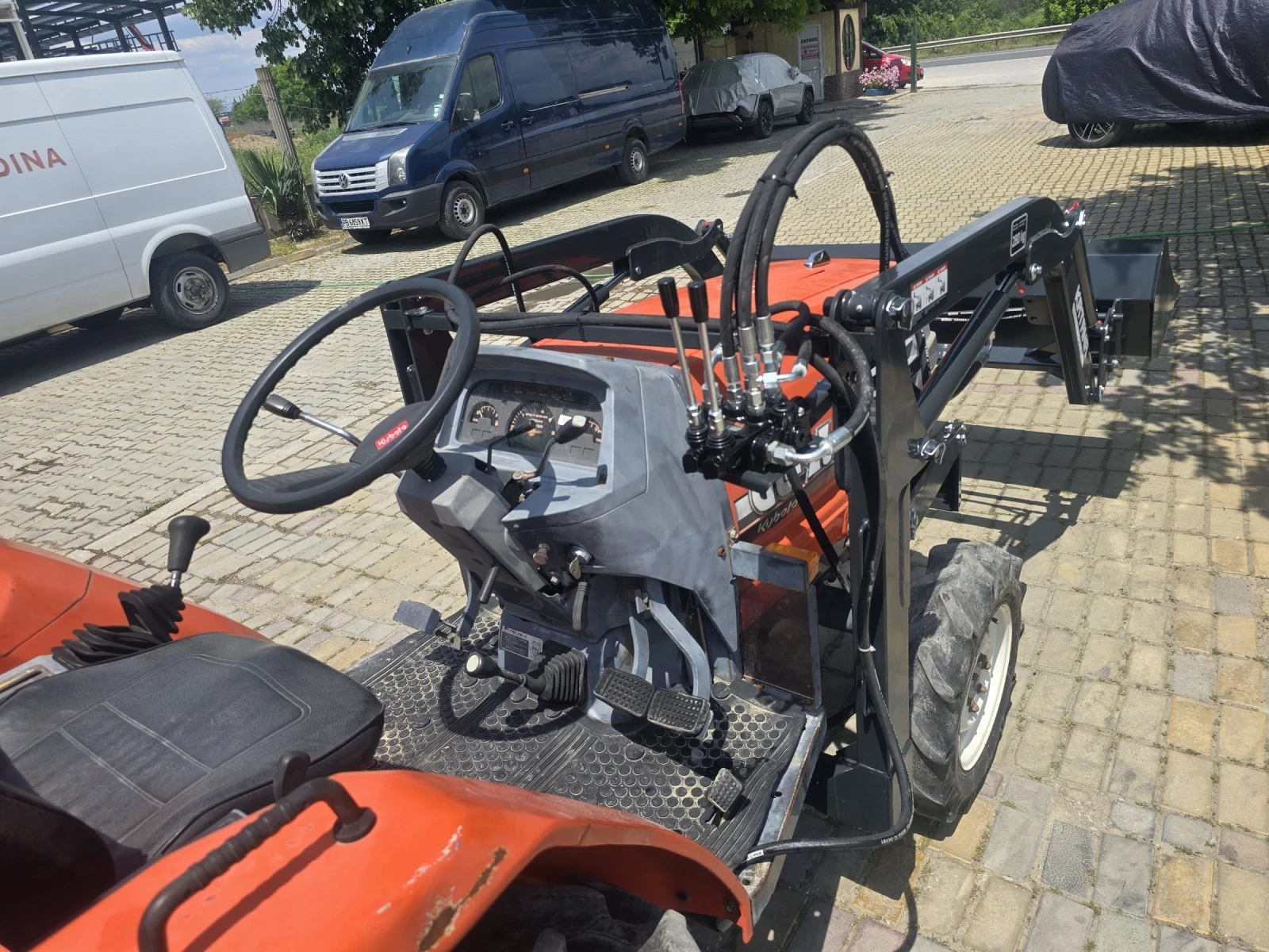 Трактор Kubota Gl 23 с нов челен товарач и фреза, снимка 4 - Селскостопанска техника - 54618284