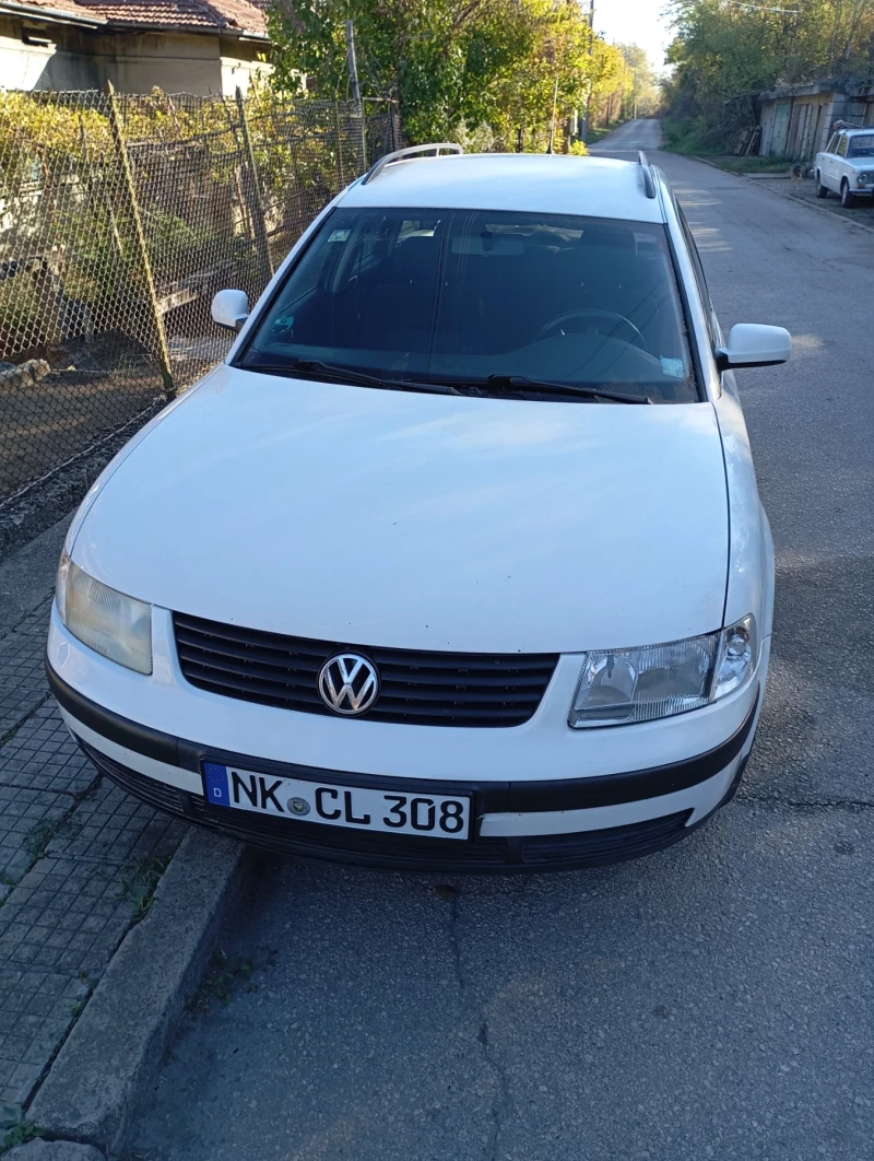 VW Passat 1600, снимка 1 - Автомобили и джипове - 47751160