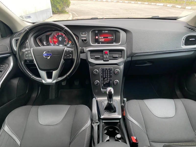 Volvo V40, снимка 6 - Автомобили и джипове - 48080284