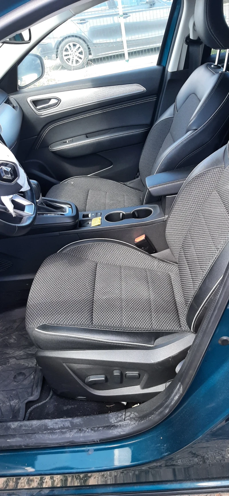 Renault Arkana, снимка 6 - Автомобили и джипове - 51798615