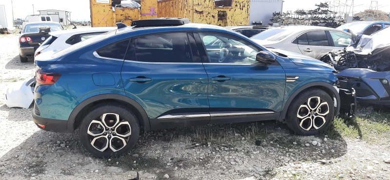 Renault Arkana, снимка 2 - Автомобили и джипове - 51798615