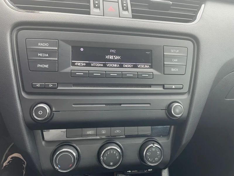 Skoda Octavia 1.6TDI, снимка 13 - Автомобили и джипове - 52892521