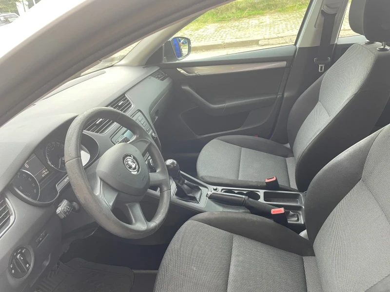 Skoda Octavia 1.6TDI, снимка 9 - Автомобили и джипове - 52892521