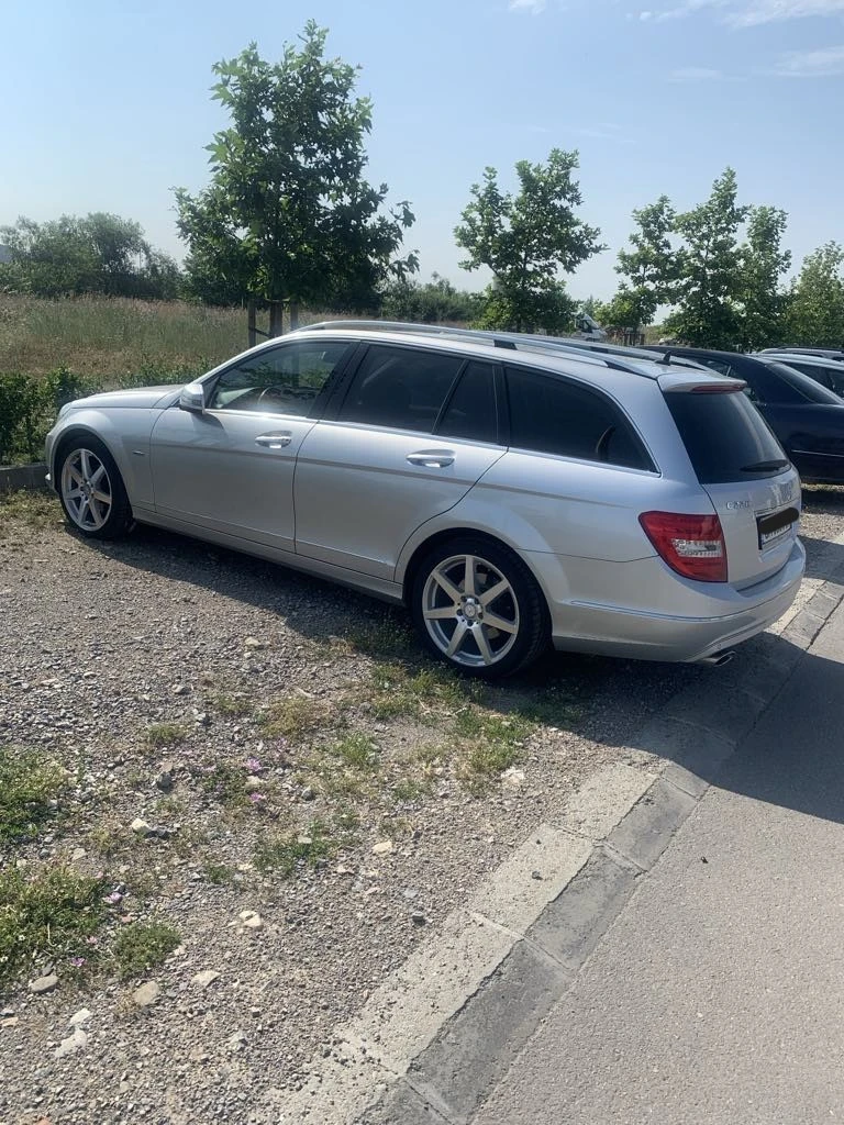 Mercedes-Benz C 220, снимка 4 - Автомобили и джипове - 49518795