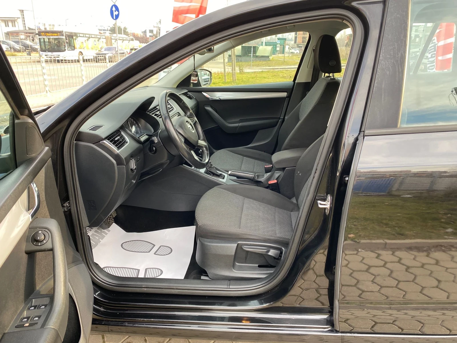 Skoda Octavia 2.0TDi/AVTOMAT/NAVI - изображение 8