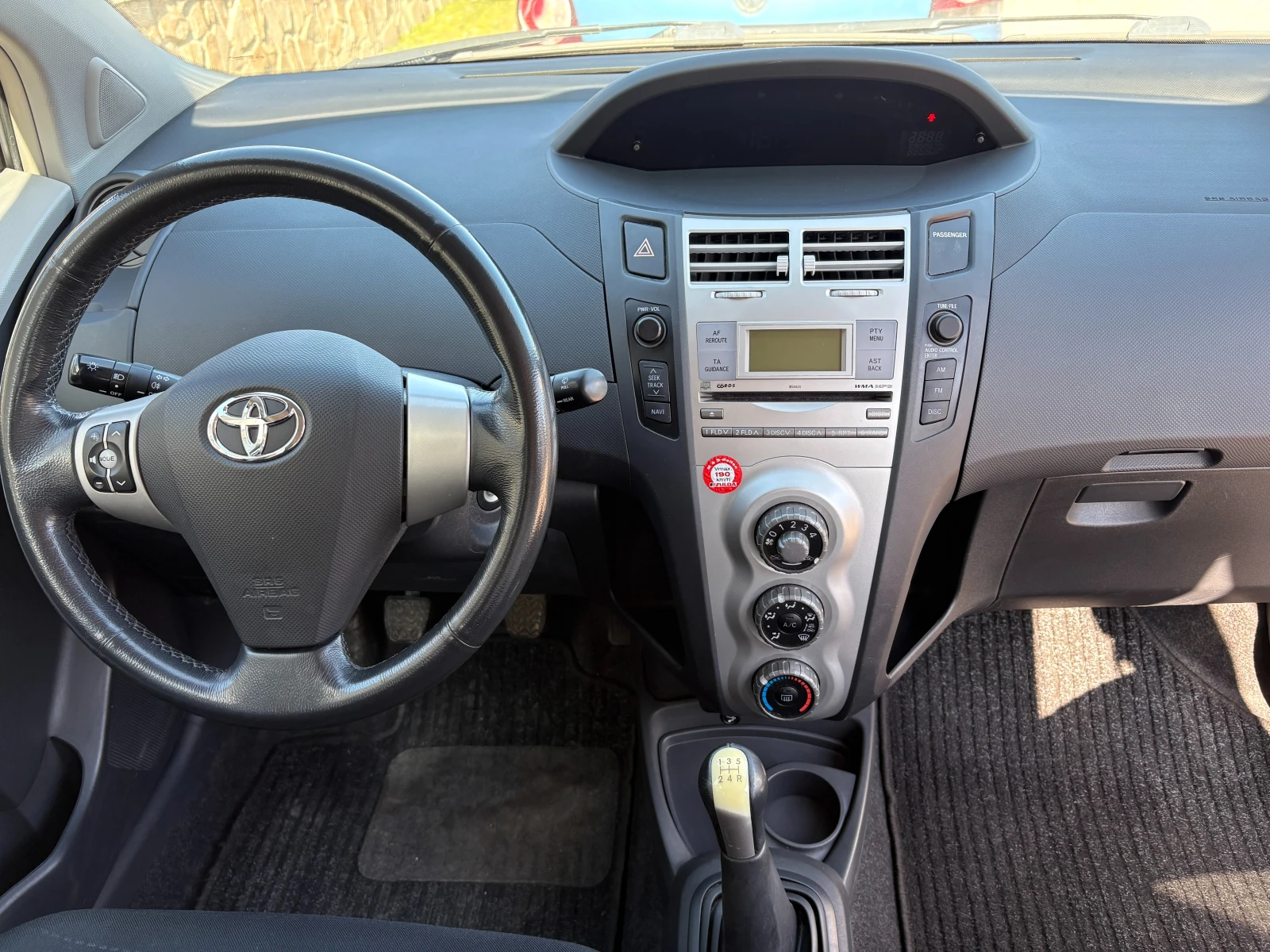 Toyota Yaris, снимка 11 - Автомобили и джипове - 53819085