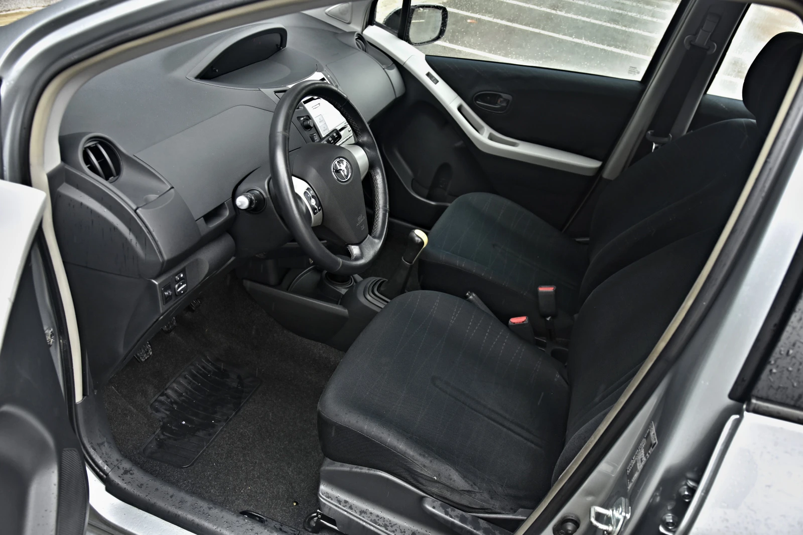 Toyota Yaris, снимка 11 - Автомобили и джипове - 53965429