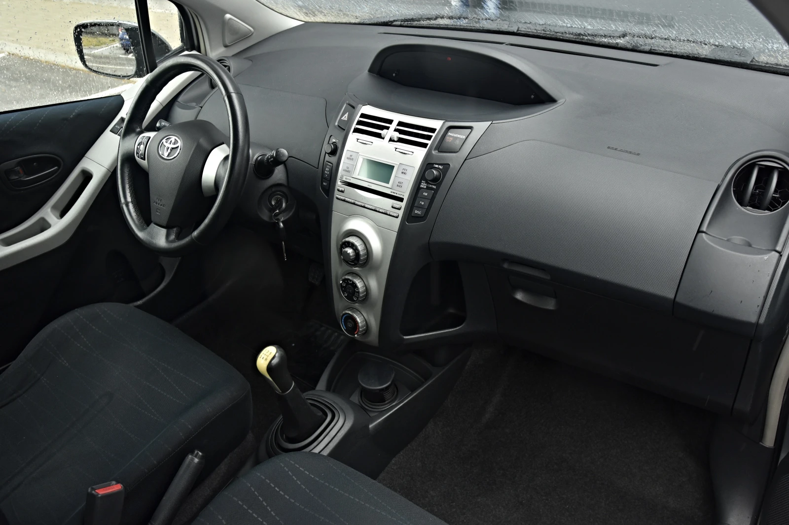 Toyota Yaris, снимка 17 - Автомобили и джипове - 53965429