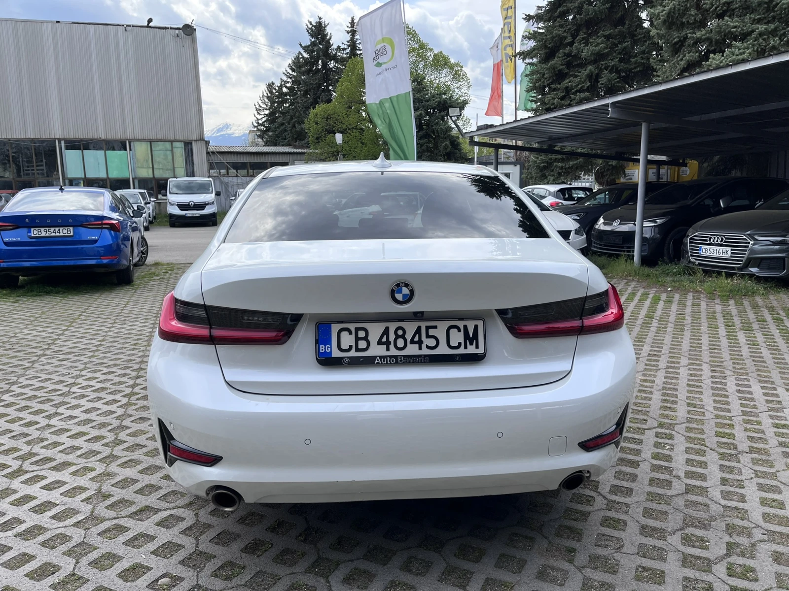 BMW 320 i XDrive 184 HP, снимка 4 - Автомобили и джипове - 54359875