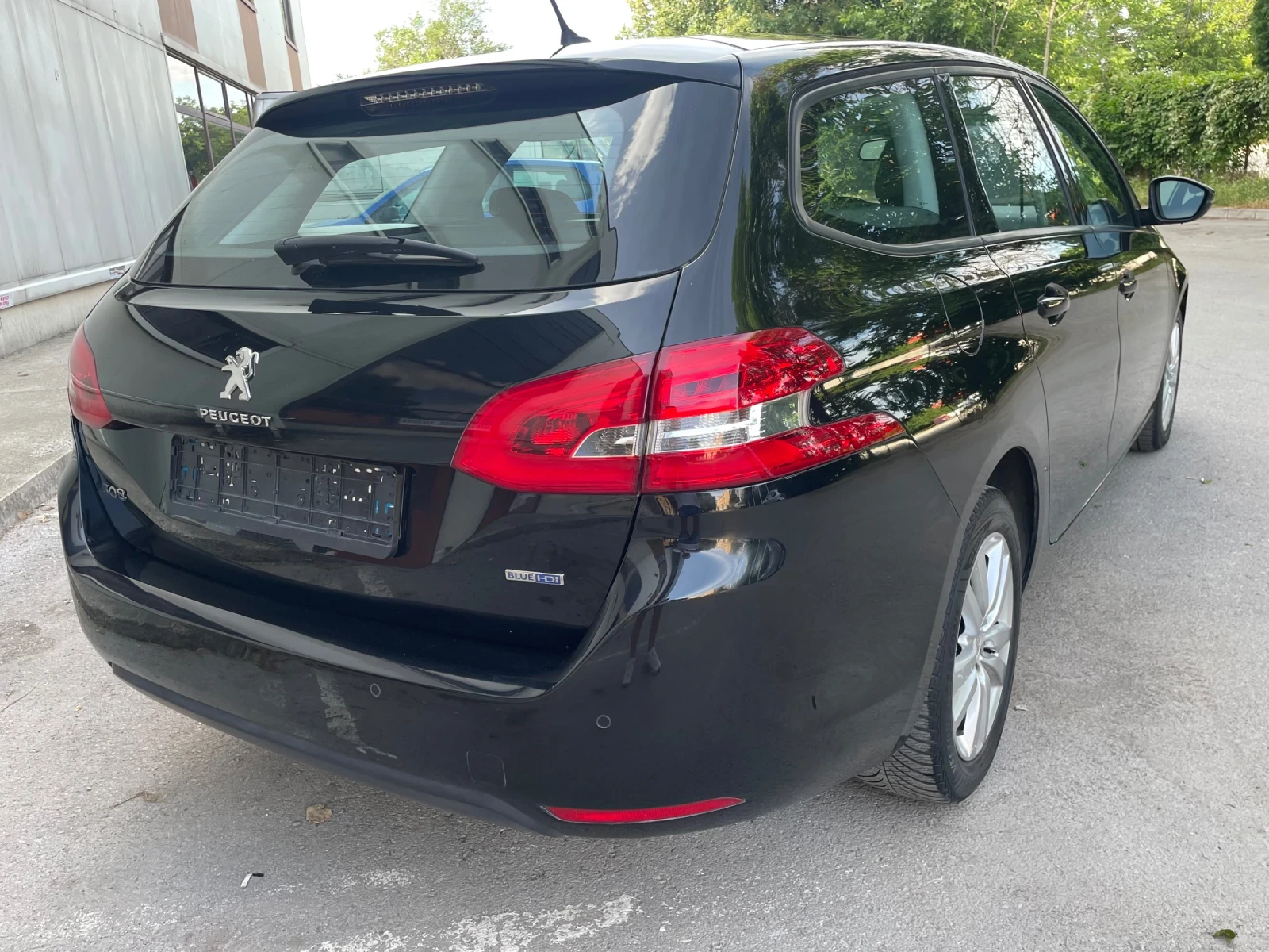 Peugeot 308 1.6 BlueHDi ПЕРФЕКТНА, снимка 4 - Автомобили и джипове - 54951457
