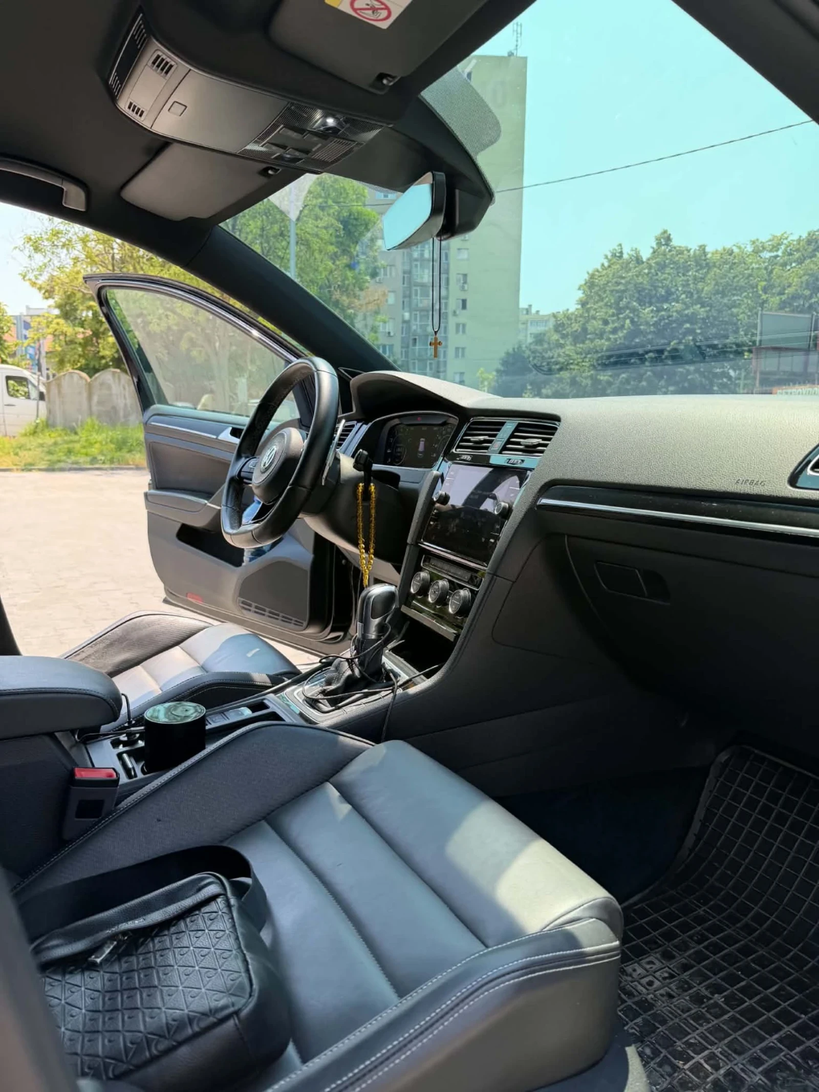 VW Golf Golf 7.5 R, снимка 8 - Автомобили и джипове - 55142957