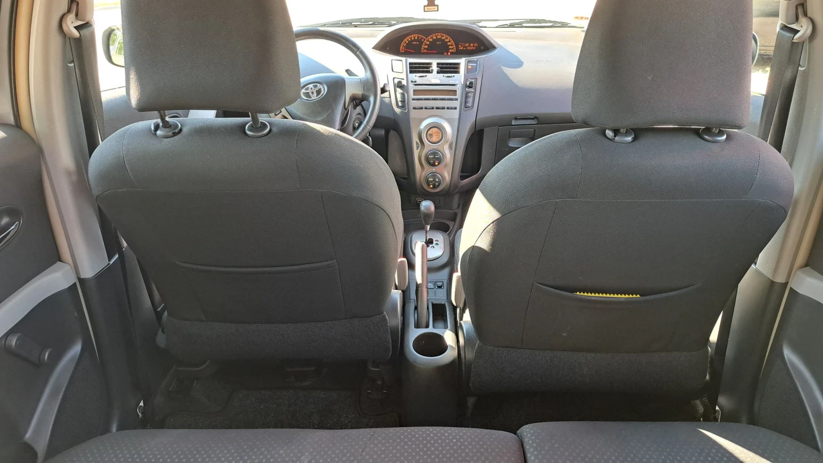 Toyota Yaris 1.3VVTI-AUTOMATIC, снимка 6 - Автомобили и джипове - 55936587