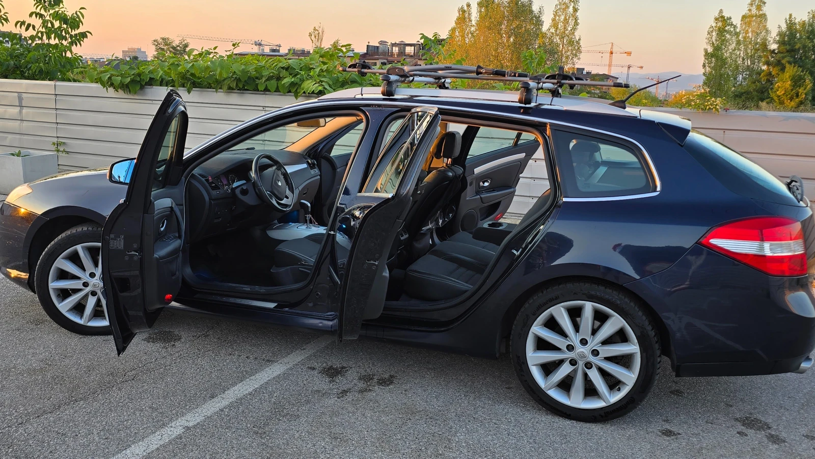 Renault Laguna Grandtour 2.0T (LPG), снимка 7 - Автомобили и джипове - 56203029