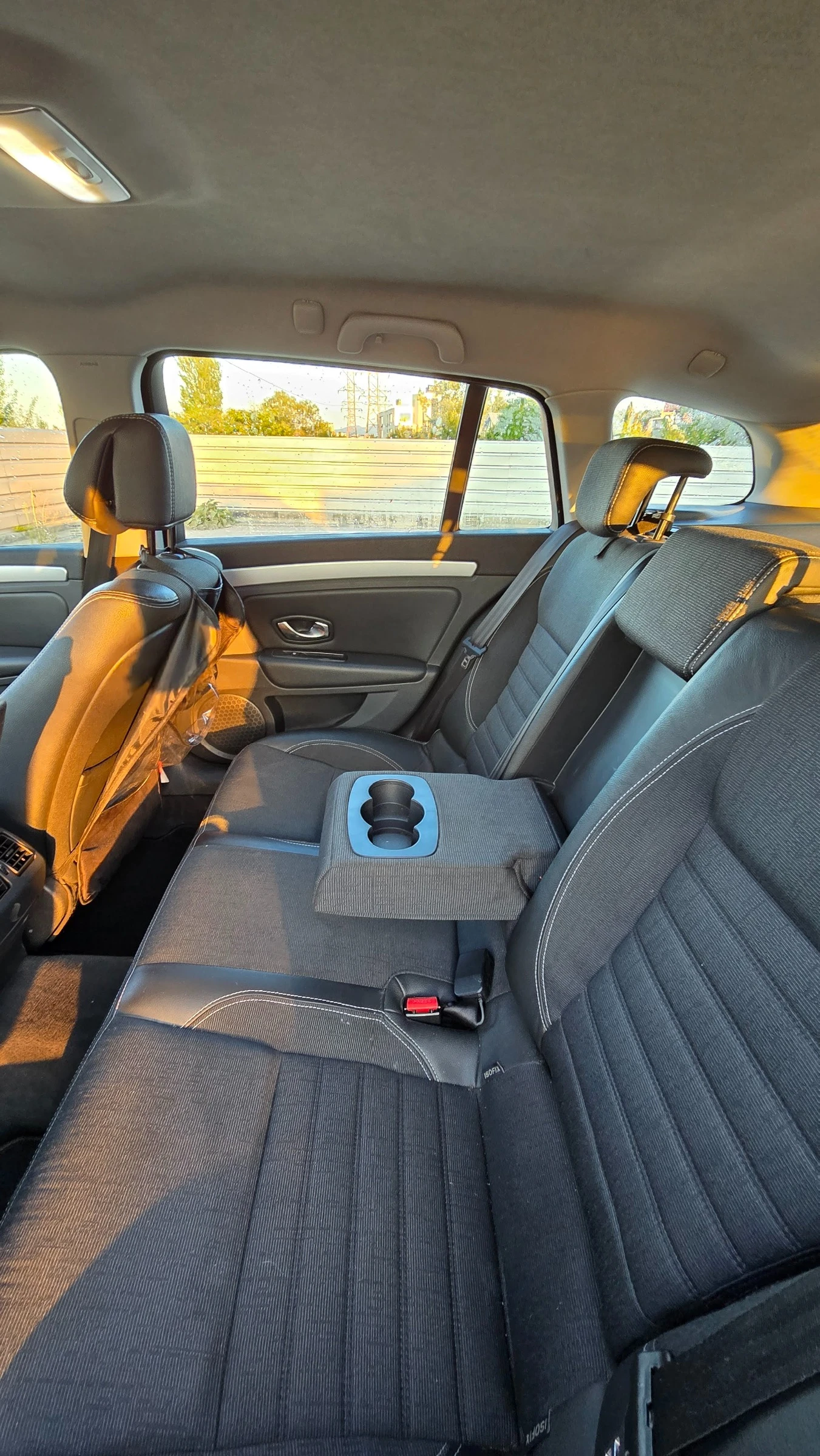Renault Laguna Grandtour 2.0T (LPG), снимка 11 - Автомобили и джипове - 56203029