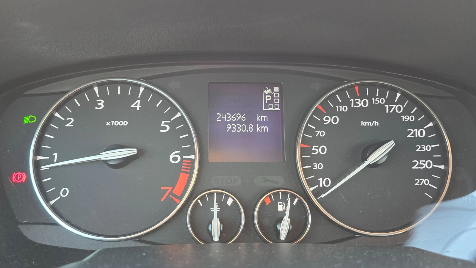 Renault Laguna Grandtour 2.0T (LPG), снимка 8 - Автомобили и джипове - 56203029