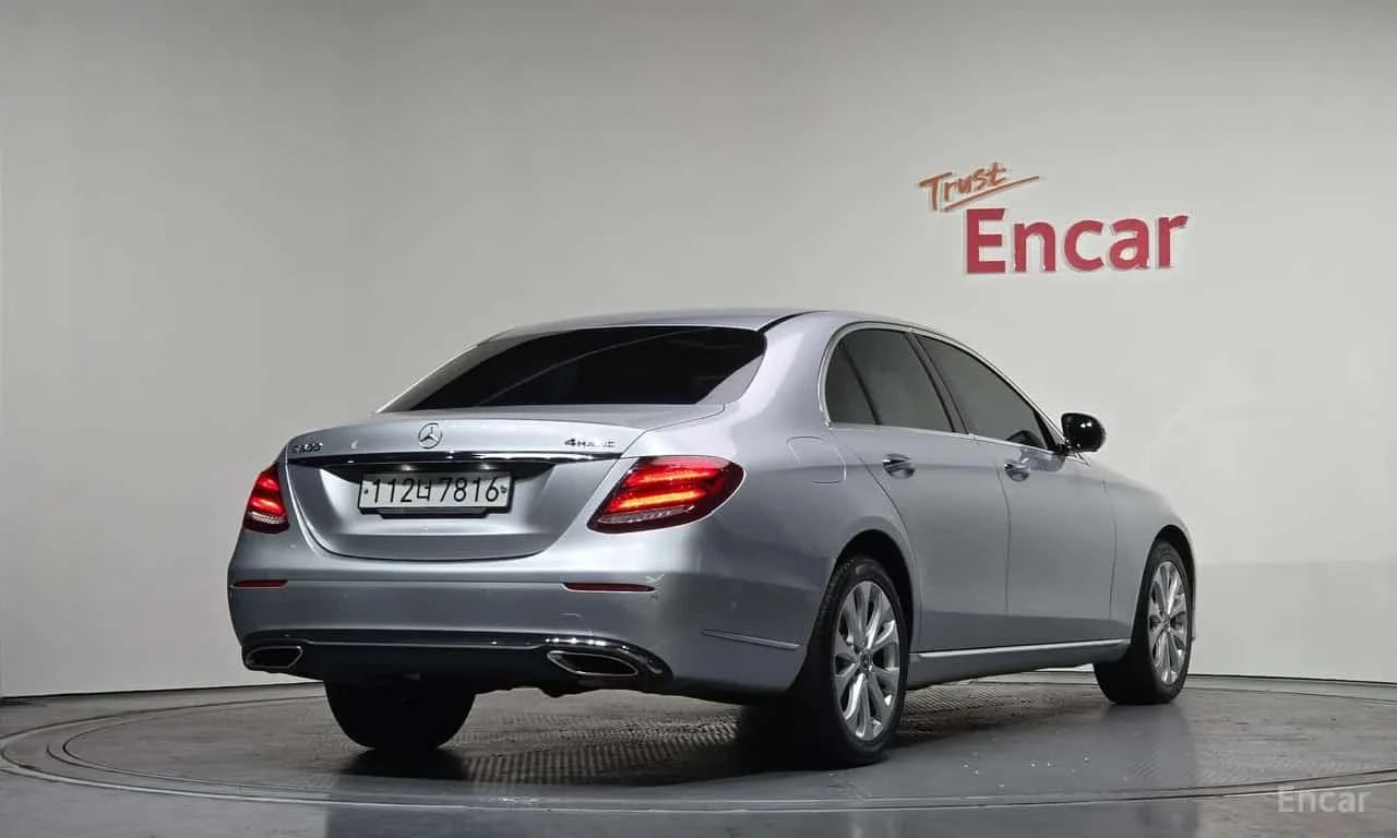 Mercedes-Benz E 300 4MATIC Exclusive * КРАЙНА ЦЕНА ДО БЪЛГАРИЯ, снимка 2 - Автомобили и джипове - 56310510