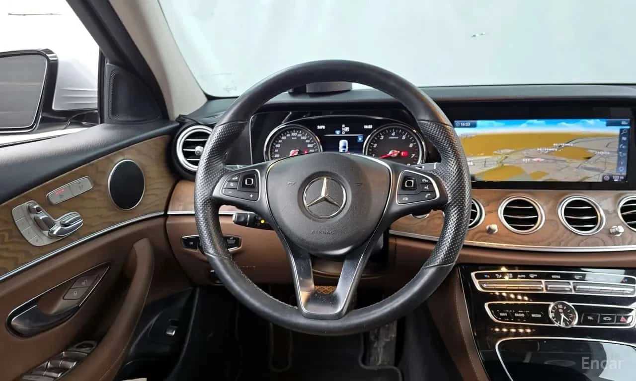 Mercedes-Benz E 300 4MATIC Exclusive * КРАЙНА ЦЕНА ДО БЪЛГАРИЯ, снимка 13 - Автомобили и джипове - 56310510