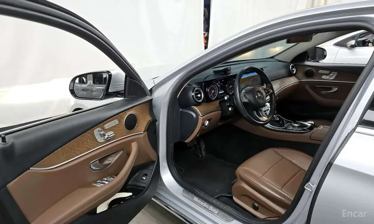 Mercedes-Benz E 300 4MATIC Exclusive * КРАЙНА ЦЕНА ДО БЪЛГАРИЯ, снимка 10 - Автомобили и джипове - 56310510