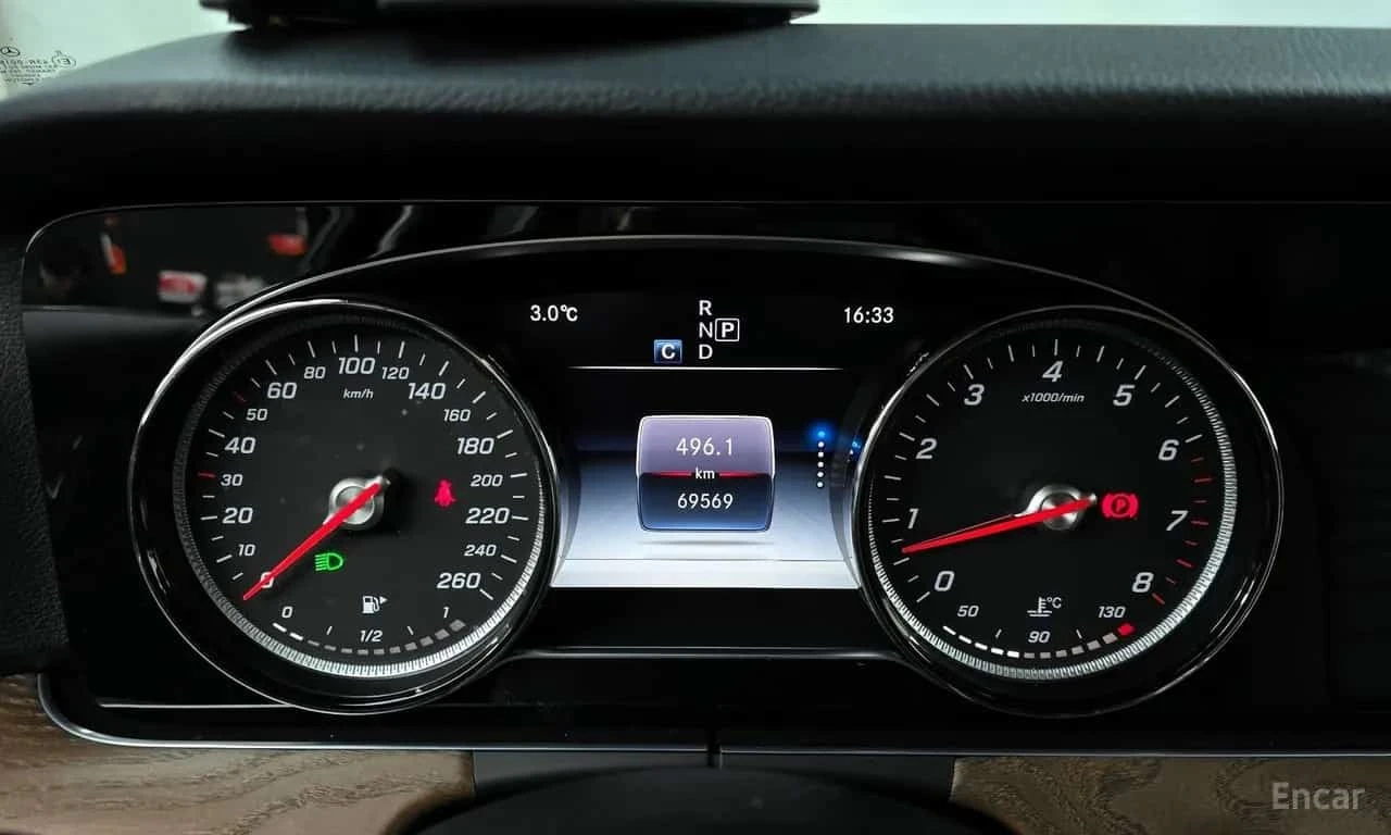 Mercedes-Benz E 300 4MATIC Exclusive * КРАЙНА ЦЕНА ДО БЪЛГАРИЯ, снимка 8 - Автомобили и джипове - 56310510