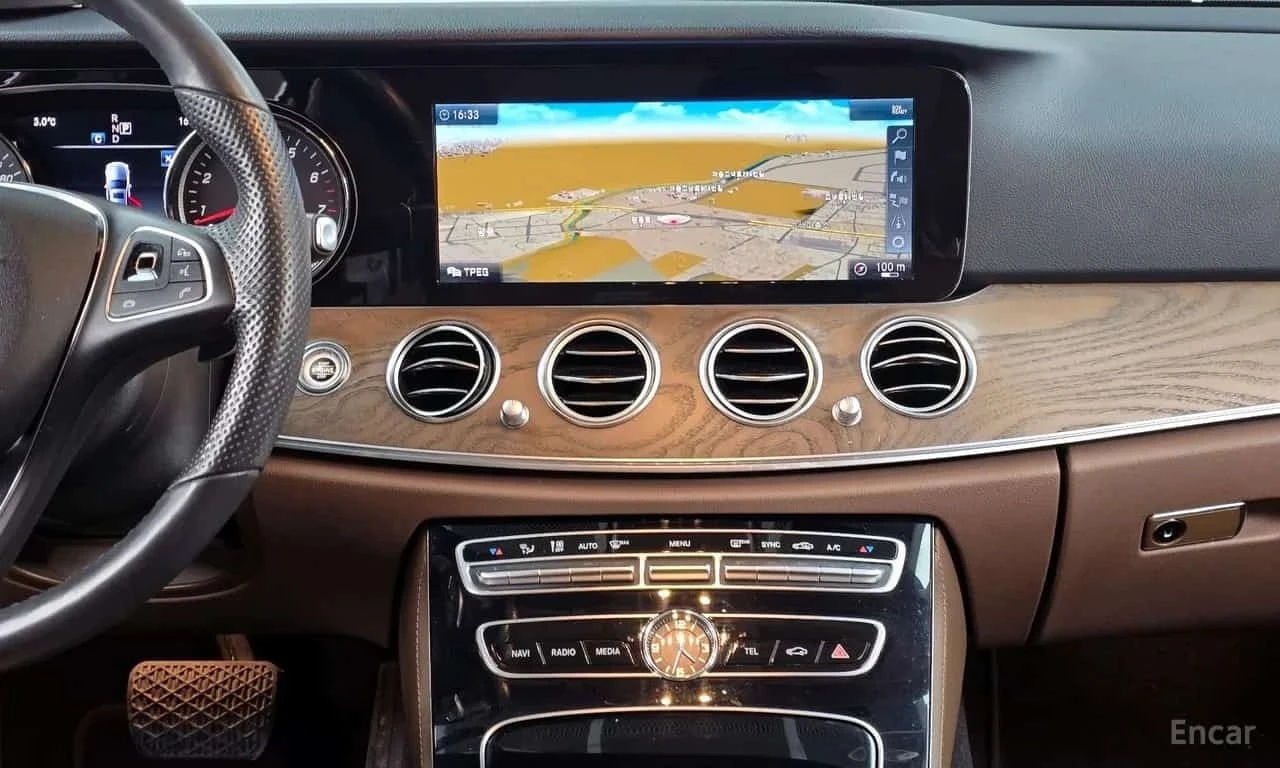 Mercedes-Benz E 300 4MATIC Exclusive * КРАЙНА ЦЕНА ДО БЪЛГАРИЯ, снимка 14 - Автомобили и джипове - 56310510