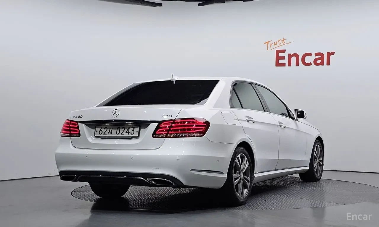 Mercedes-Benz 220, снимка 14 - Автомобили и джипове - 56436053
