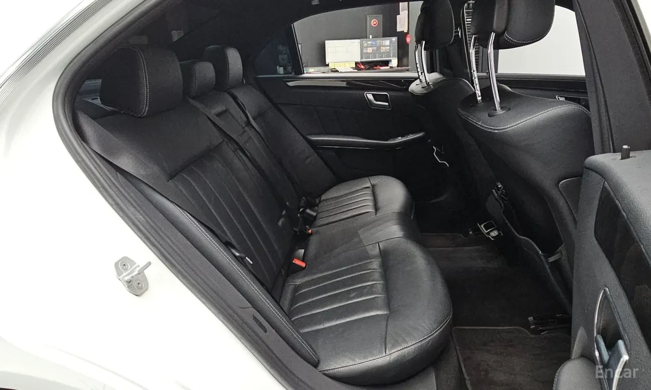 Mercedes-Benz 220, снимка 8 - Автомобили и джипове - 56436053