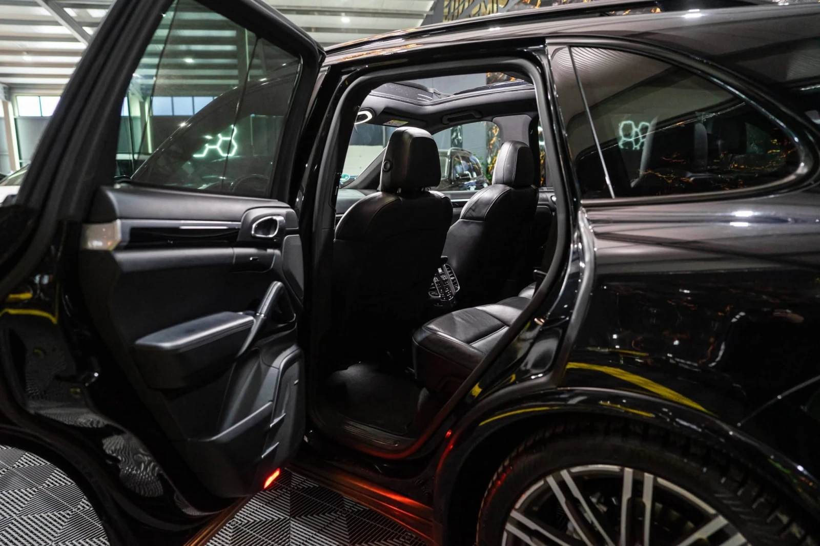 Porsche Cayenne 4.2D FACELIFT FULL GTS PACK ПАНО BOSE ЛИЗИНГ 100%, снимка 15 - Автомобили и джипове - 53912580