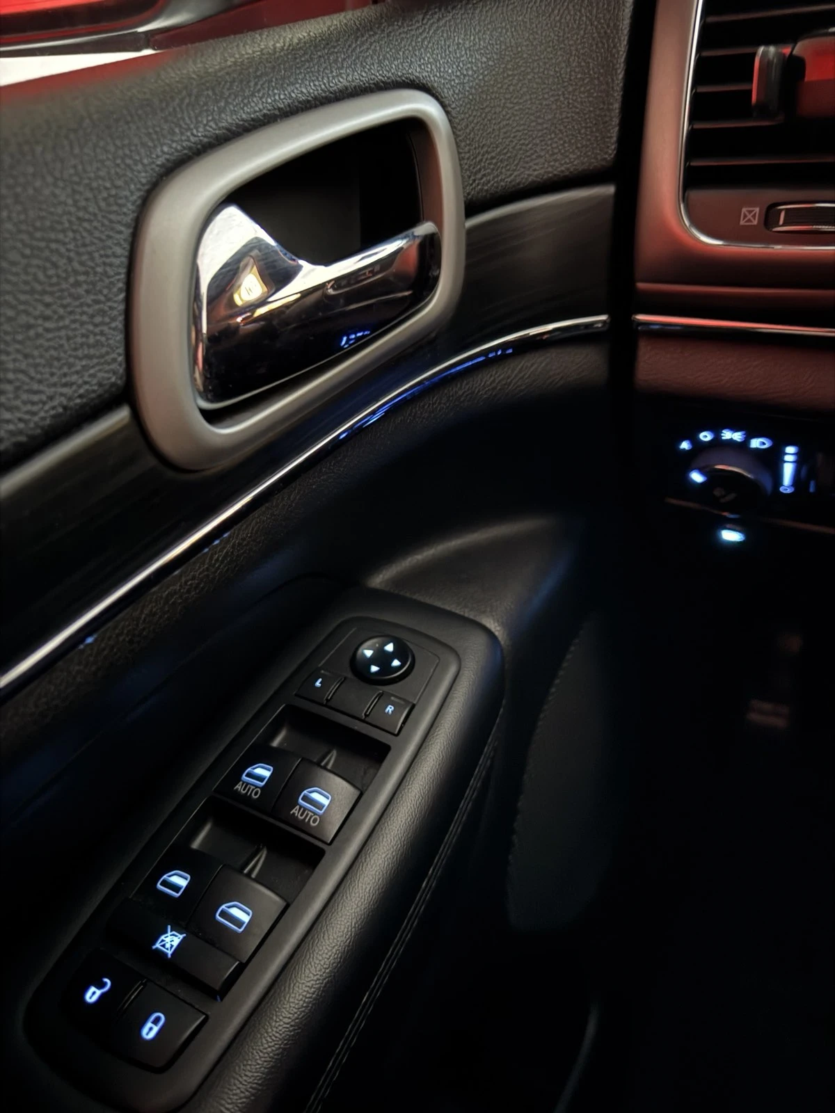 Jeep Grand cherokee 3.6 , снимка 14 - Автомобили и джипове - 54010741