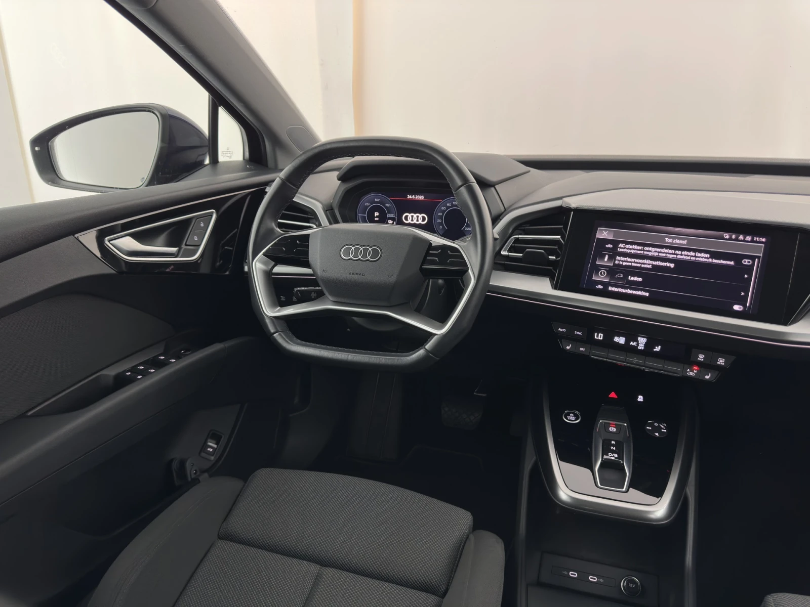 Audi Q4 E-tron 40 Launch, снимка 6 - Автомобили и джипове - 55153036