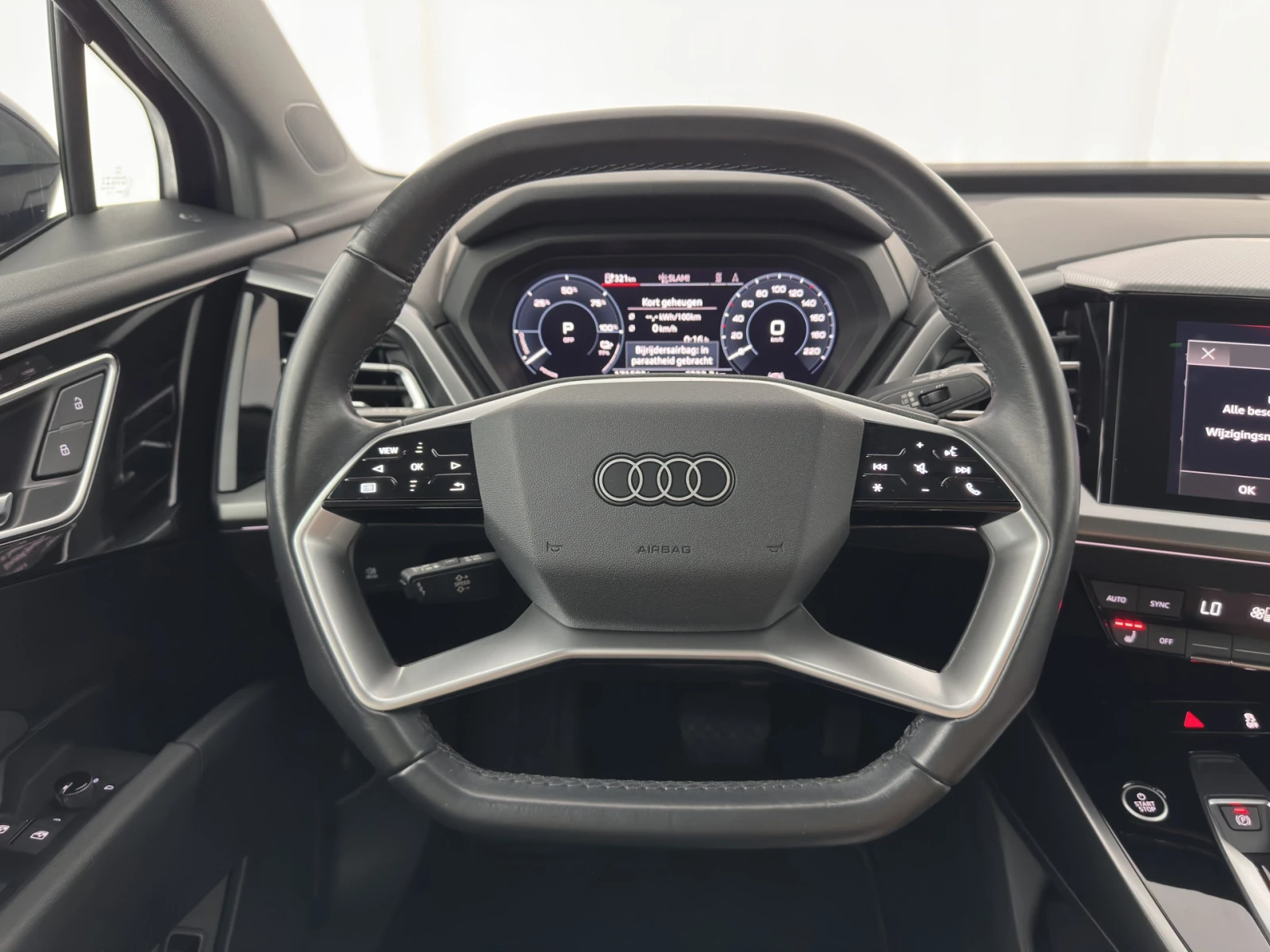 Audi Q4 E-tron 40 Launch, снимка 10 - Автомобили и джипове - 55153036