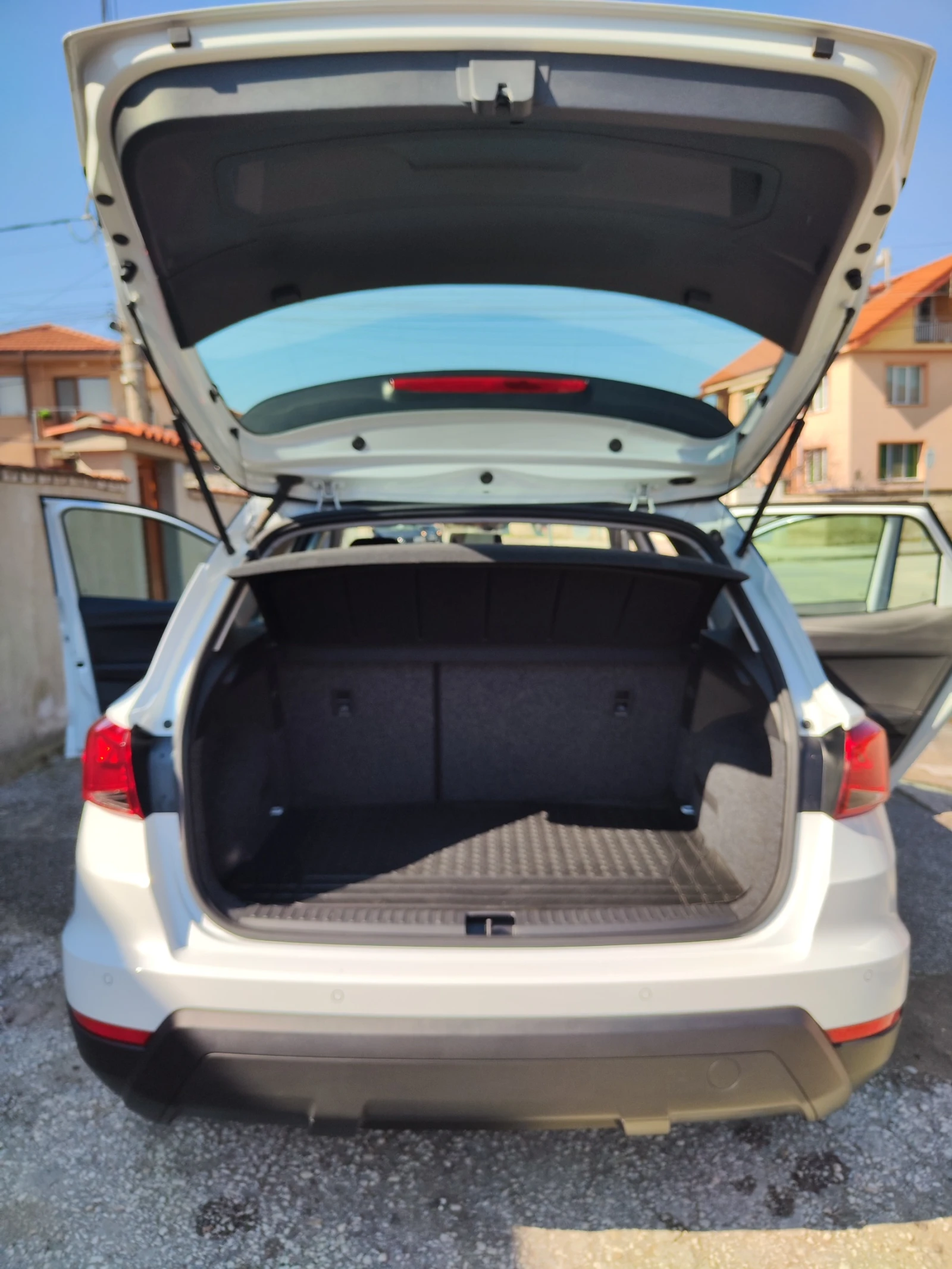 Seat Arona 1.6 DSG SUV, снимка 10 - Автомобили и джипове - 55403197