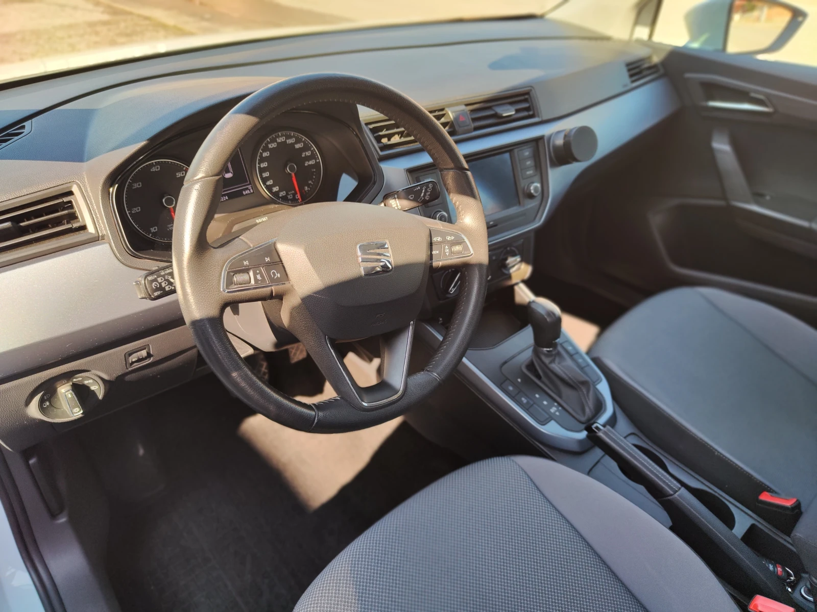 Seat Arona 1.6 DSG SUV, снимка 7 - Автомобили и джипове - 55403197