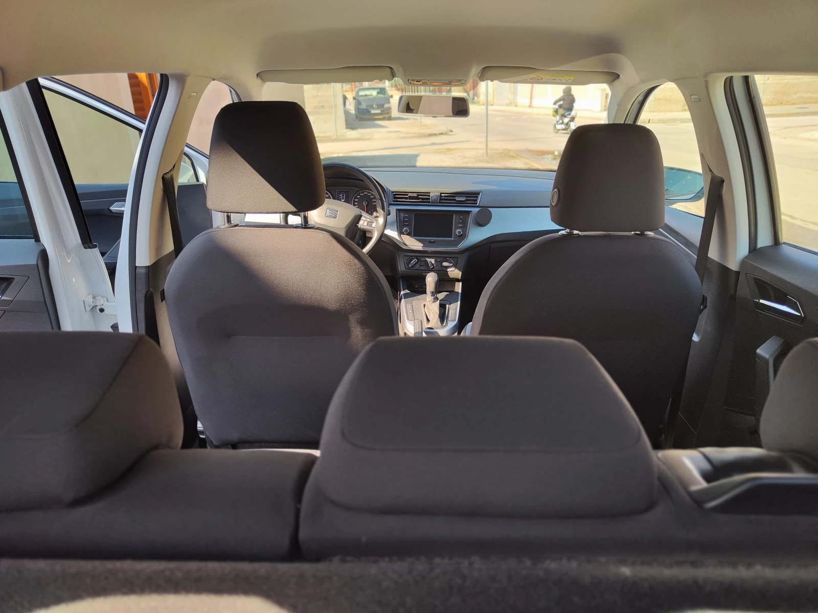 Seat Arona 1.6 DSG SUV, снимка 6 - Автомобили и джипове - 55403197