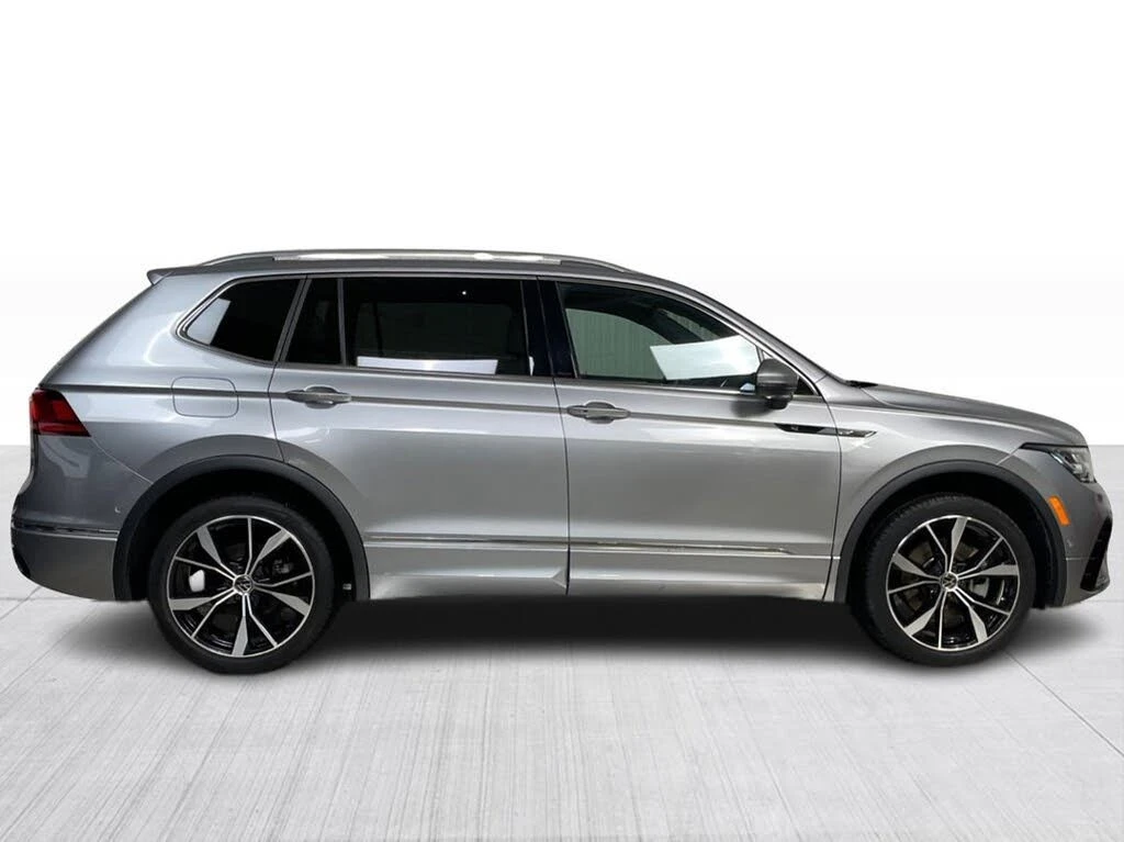 VW Tiguan Highline* R-Line* 4Motion* ДИСТРОНИК* ПАНОРАМА* , снимка 7 - Автомобили и джипове - 55481730