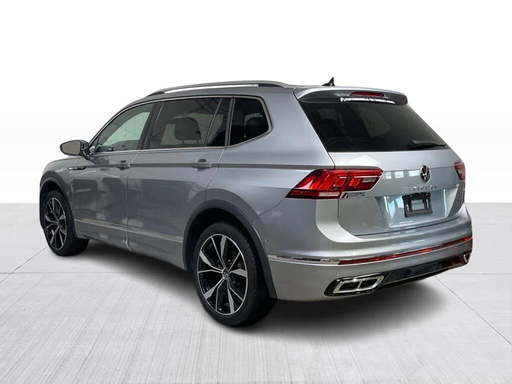 VW Tiguan Highline* R-Line* 4Motion* ДИСТРОНИК* ПАНОРАМА* , снимка 4 - Автомобили и джипове - 55481730