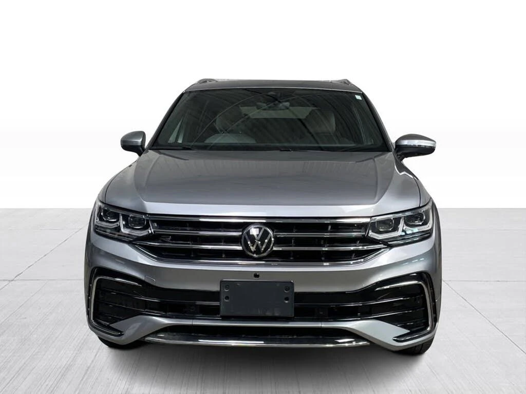 VW Tiguan Highline* R-Line* 4Motion* ДИСТРОНИК* ПАНОРАМА* , снимка 3 - Автомобили и джипове - 55481730