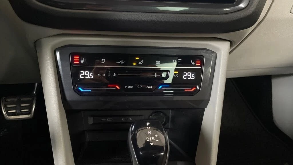 VW Tiguan Highline* R-Line* 4Motion* ДИСТРОНИК* ПАНОРАМА* , снимка 16 - Автомобили и джипове - 55481730
