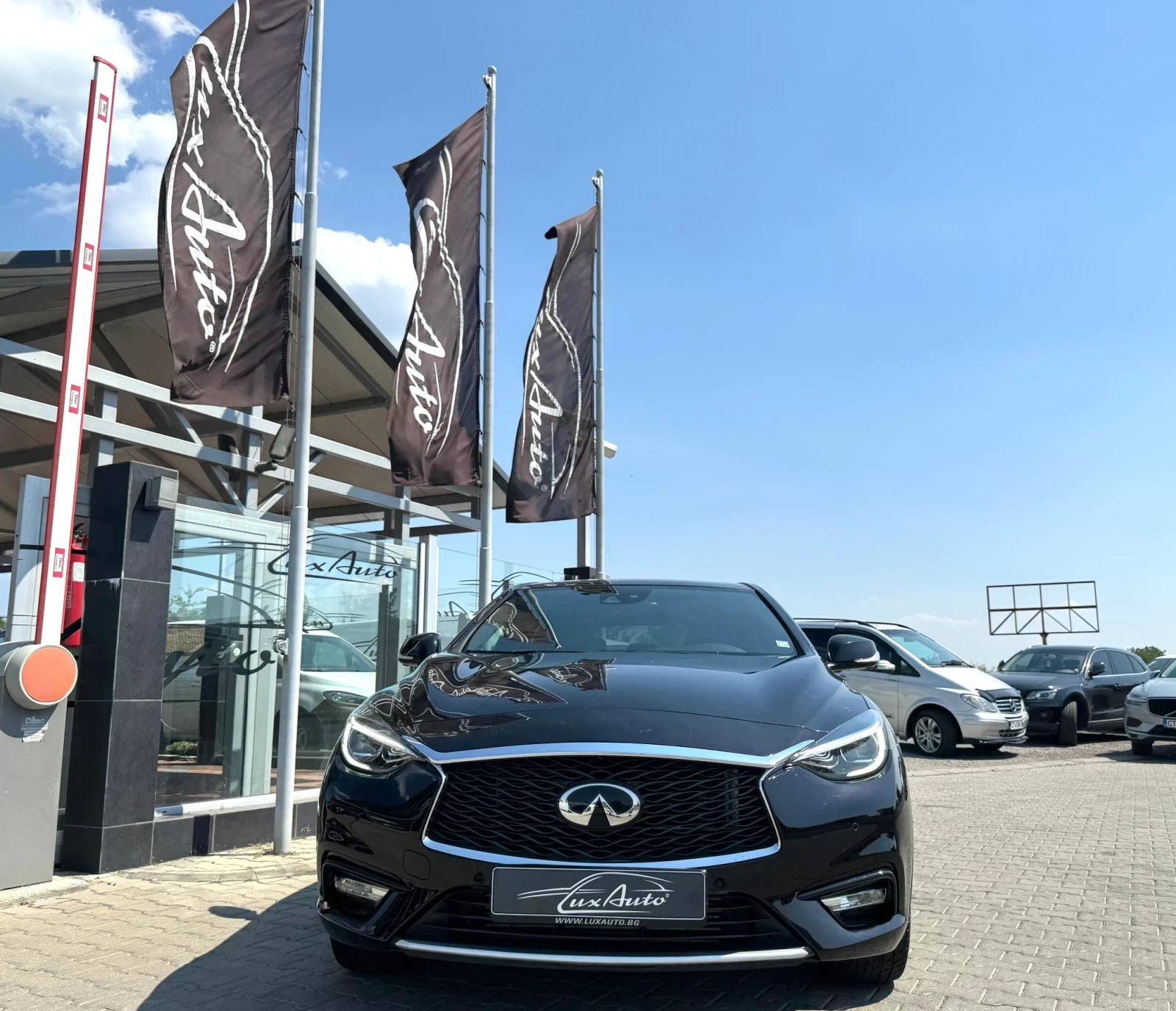 Infiniti Q30 S#EXCLUSIVE#ALCANTARA#360* CAM#PANORAMA#99000km, снимка 5 - Автомобили и джипове - 55588982