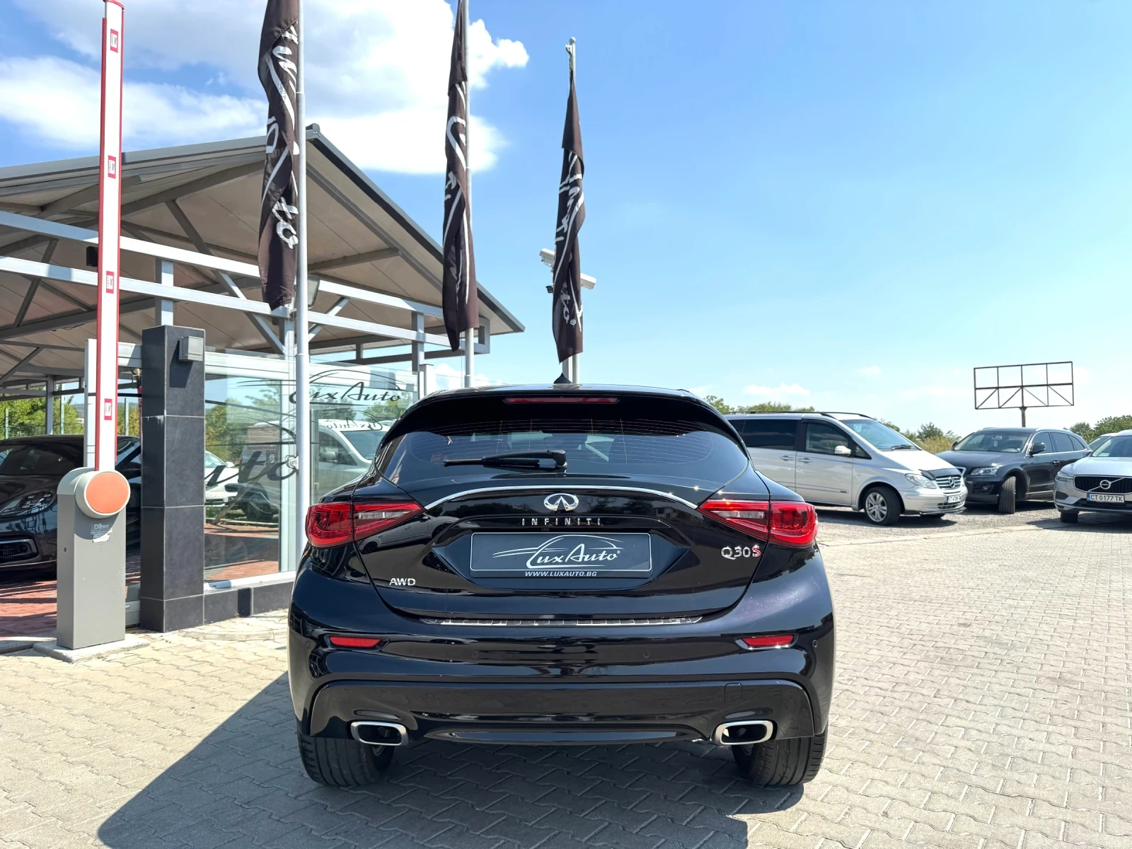 Infiniti Q30 S#EXCLUSIVE#ALCANTARA#360* CAM#PANORAMA#99000km, снимка 6 - Автомобили и джипове - 55588982