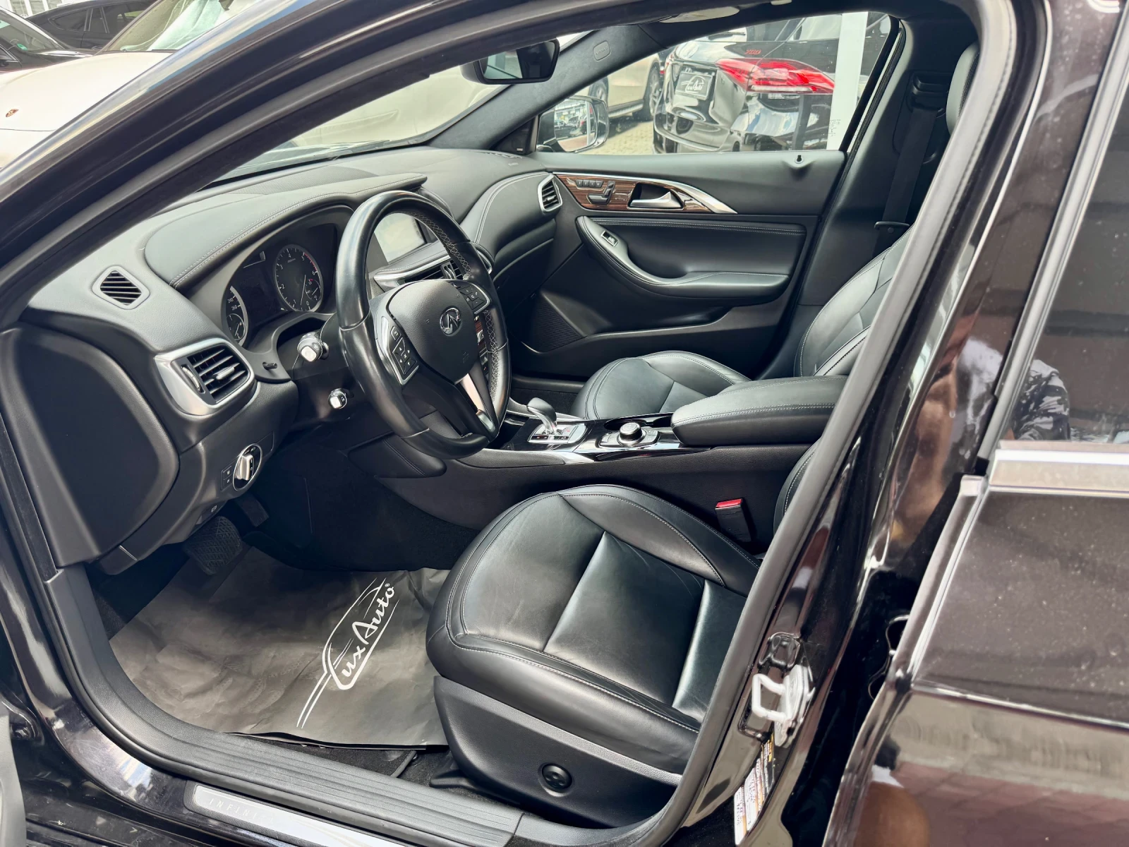 Infiniti Q30 S#EXCLUSIVE#ALCANTARA#360* CAM#PANORAMA#99000km, снимка 8 - Автомобили и джипове - 55588982