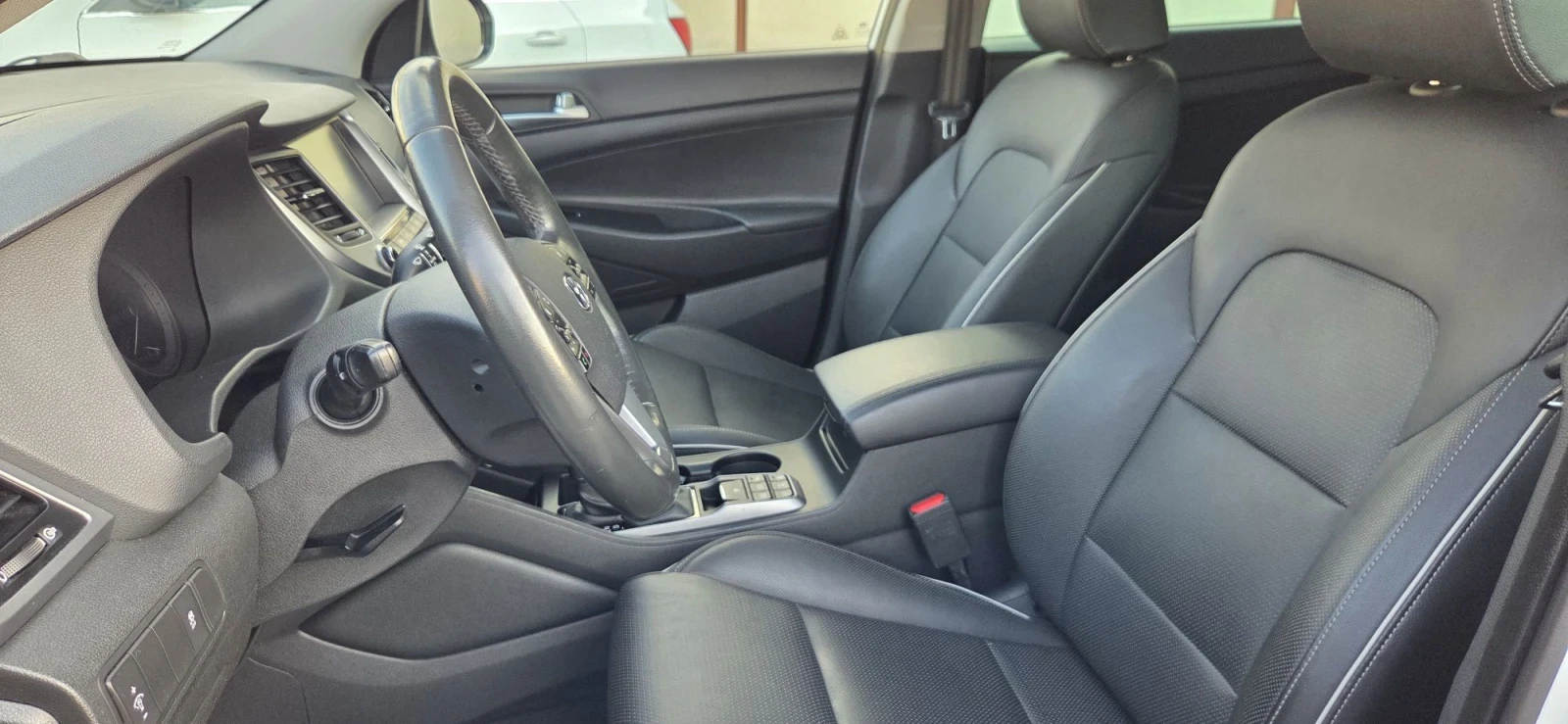 Hyundai Tucson 1.6 T- 177к.с/4х4/Vertex/кожа/автомат/Евро6b/, снимка 11 - Автомобили и джипове - 55695667