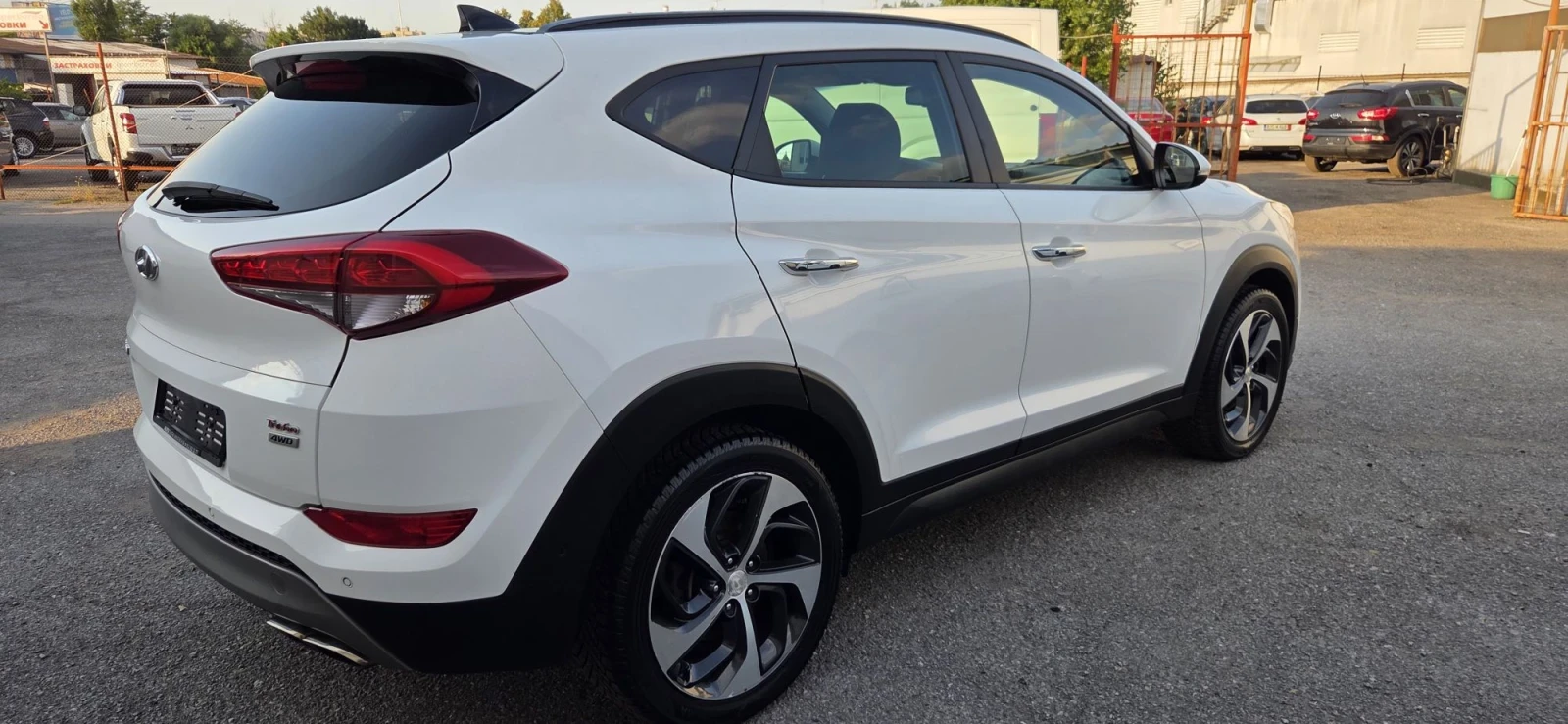 Hyundai Tucson 1.6 T- 177к.с/4х4/Vertex/кожа/автомат/Евро6b/, снимка 8 - Автомобили и джипове - 55695667