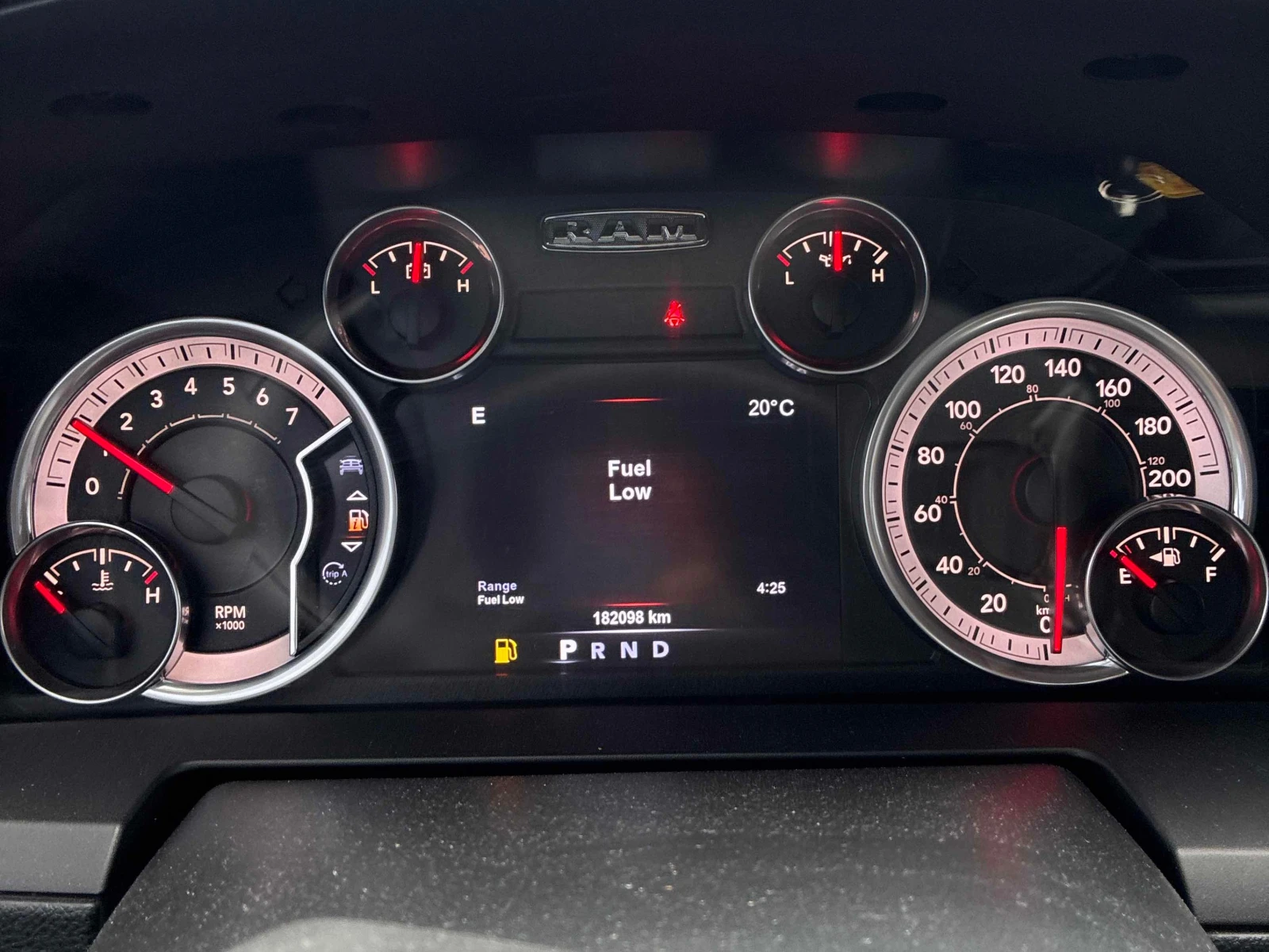 Dodge RAM 1500 * Sport * АВТОКРЕДИТ БЕЗ ПЪРВОНАЧАЛНА ВНОСКА* , снимка 8 - Автомобили и джипове - 56128126