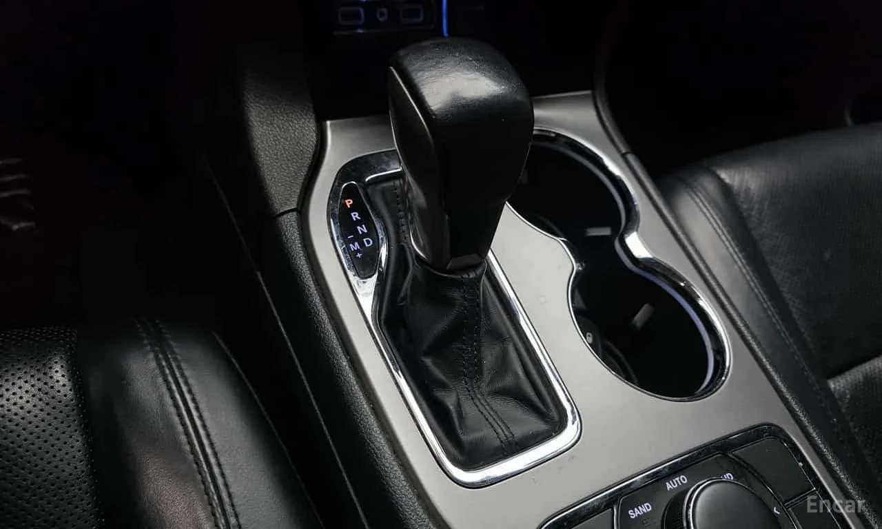 Jeep Grand cherokee 3.6 Limited| PANO| ПОДГРЕВИ| 2 КЛЮЧА| , снимка 9 - Автомобили и джипове - 56199825
