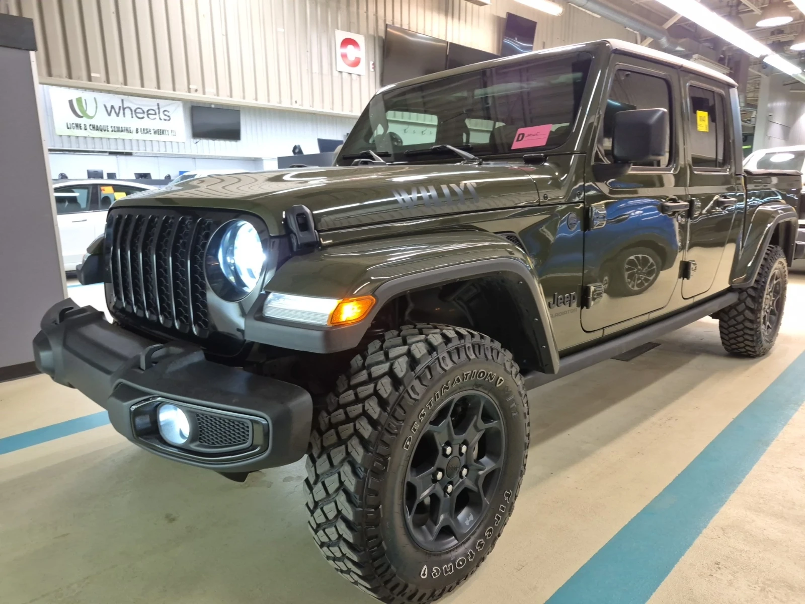 Jeep Gladiator WILLYS CREW CAB SHORT BED