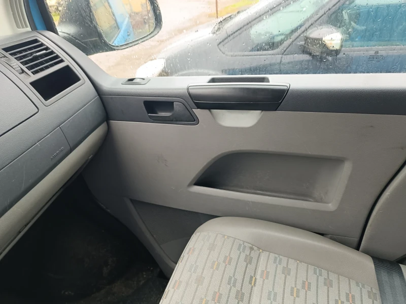 VW T5, снимка 12 - Бусове и автобуси - 52937855